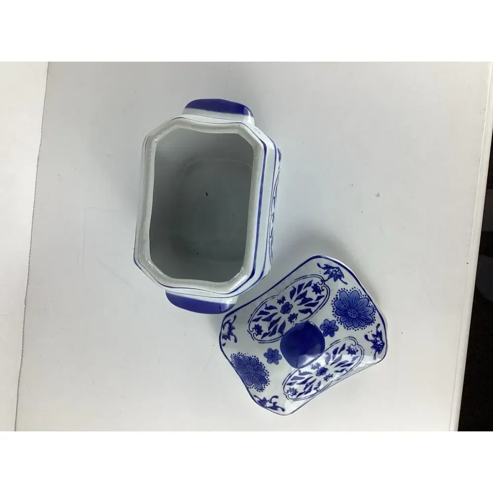 Chinese Chinoiserie Asian antique Porcelain Blue and White Dish With Lid